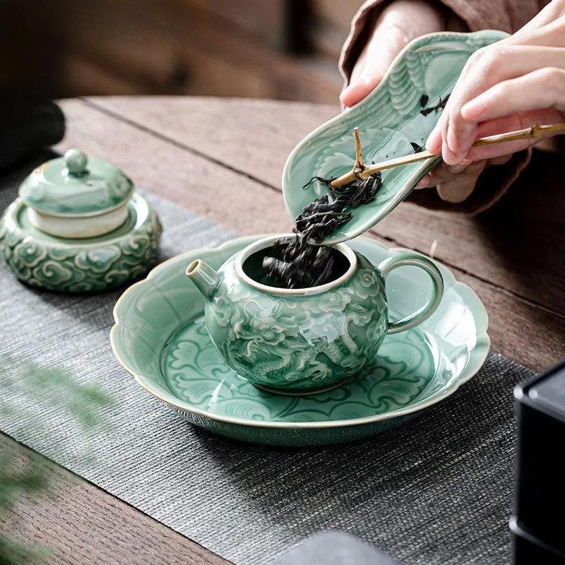 150ml Yue-Ofen Celadon Relief Drache und Phönix Teekanne Vintage Teefilter Kanne Teebereiter Kessel Mit Kugelöffnung Teeservice Geschenk