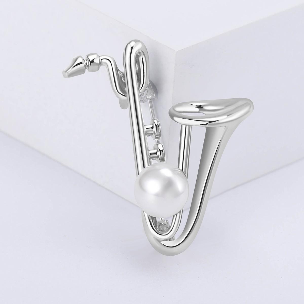 

Креативная модная брошь-саксофон, булавка в виде музыкального инструмента из сплава и жемчуга, простые и универсальные аксессуары для одежды