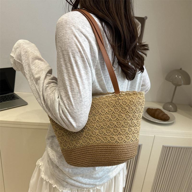Popularna torba plażowa z plecionki warzywnej damska słomkowa torba nadmorska modna wszechstronna torba na ramię typu kubełek do pracy