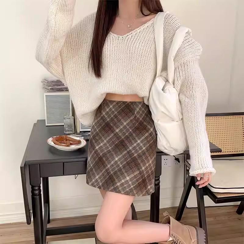 Plus Size Retro Plaid Woolen A-line Skirt - Autumn/Winter Women’s Slimming Hip-hugging Short Skirt