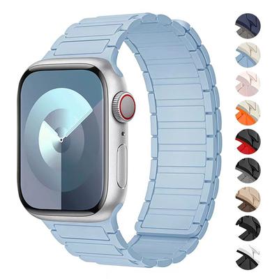 Cinturino magnetico per Apple Watch da 45 mm, 44 mm, 49 mm, 40 mm, 41 mm, 38 mm, 42 mm, cinturino in silicone per iWatch Serie 8, 7, 6, 9 SE Ultra 2.