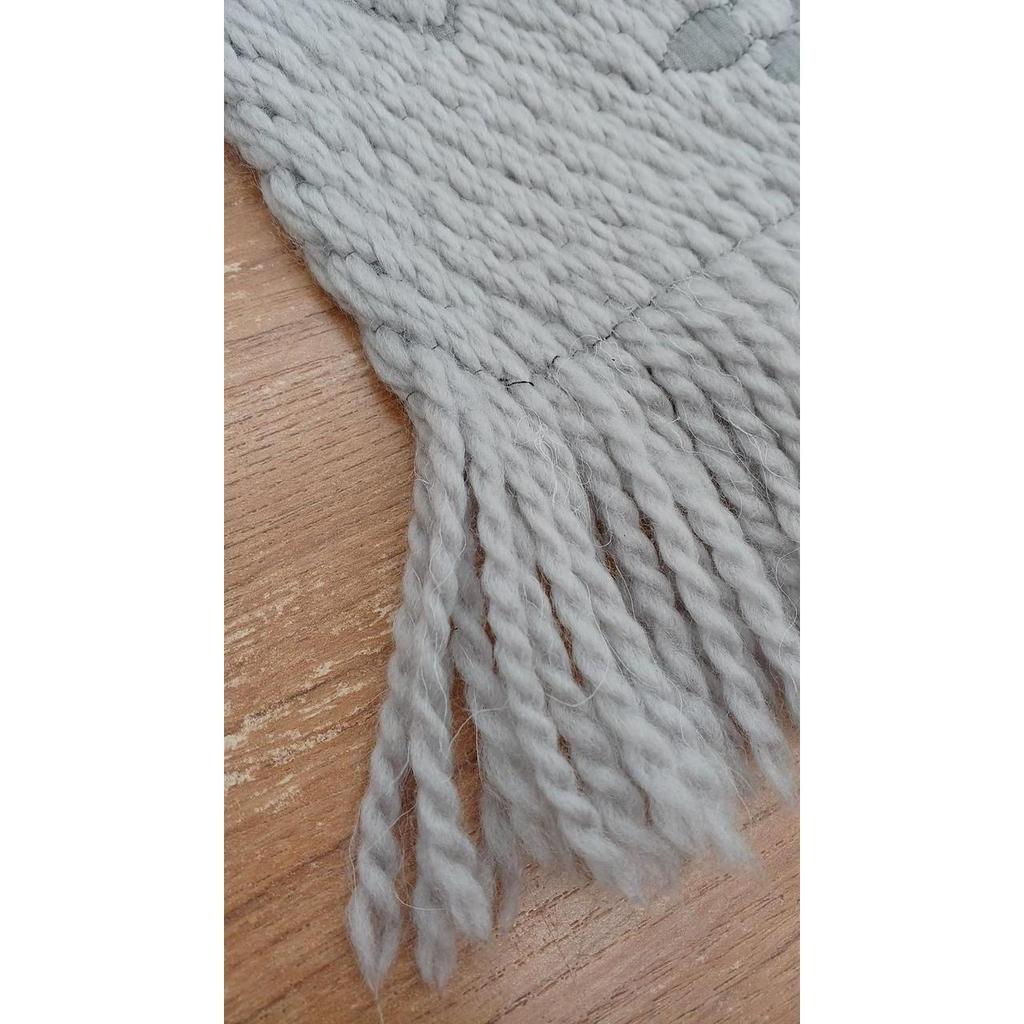 Used LOUIS VUITTON Light Gray Condition B Scarf