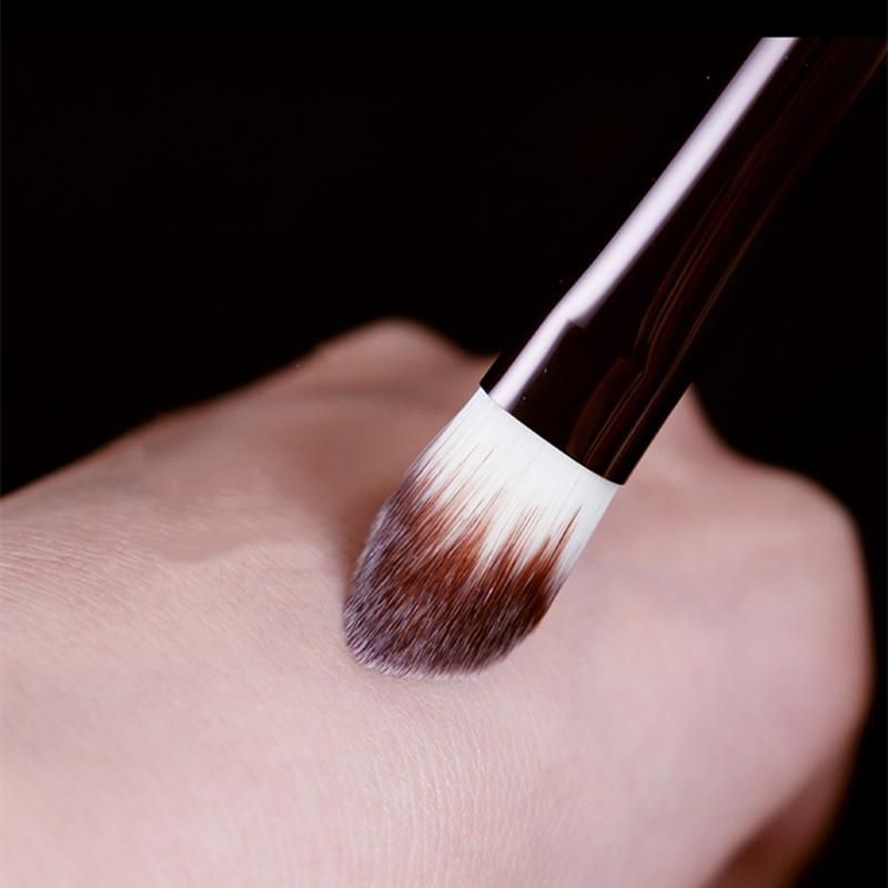 Großer Concealer Make-up Pinsel 8 Dunkelbronze Metallgriff Verjüngt Makellose Foundation Creme Schönheitskosmetik Werkzeug