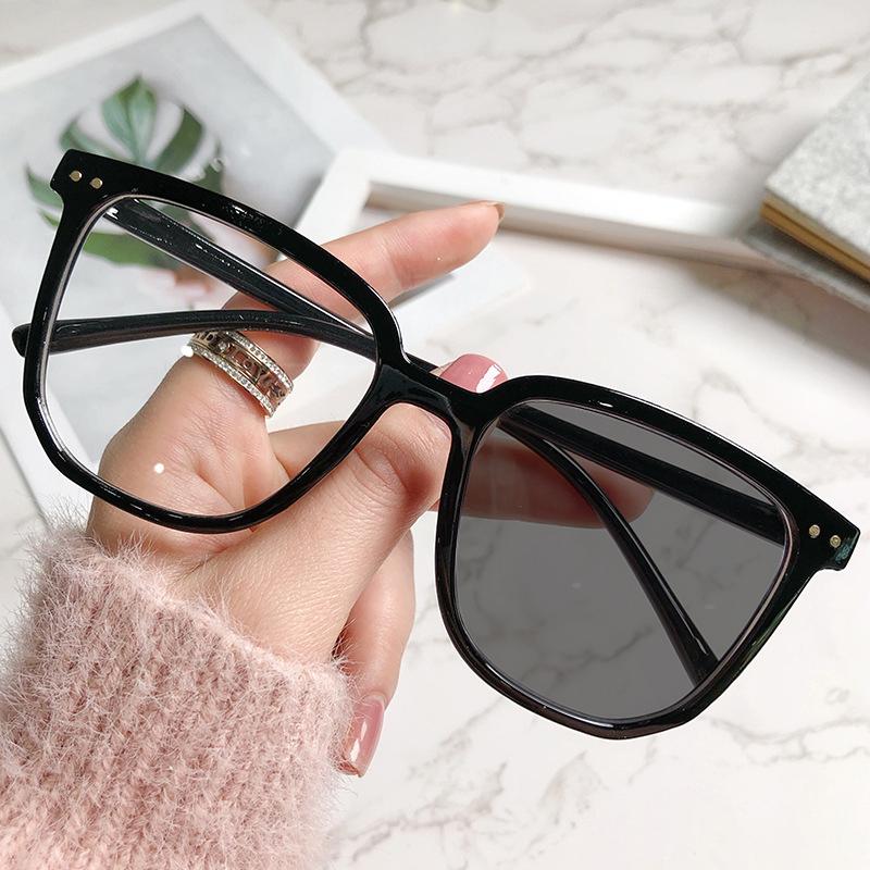 Anti-blue Light Irregular Color Changing Myopia Glasses With Retro Flat Bridge Frame 1962