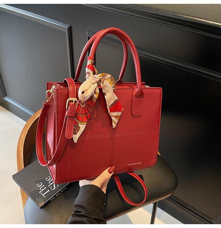 New Fashionable Underarm Women's Bags, New Trendy Commuter Shoulder Bags, Fashionable Large-capacity Tote Bags, Fashionable