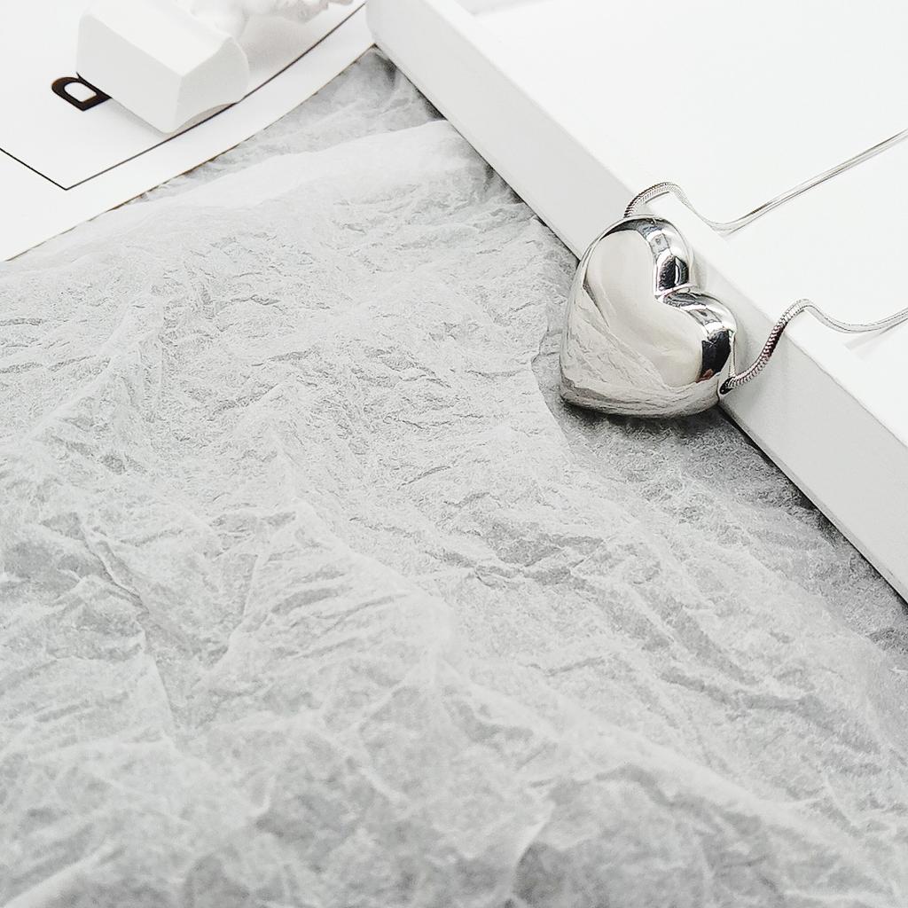 Korean version of personality exaggerated tide big love titanium steel necklace Internet celebrity three-dimensional peach heart collarbone chain 