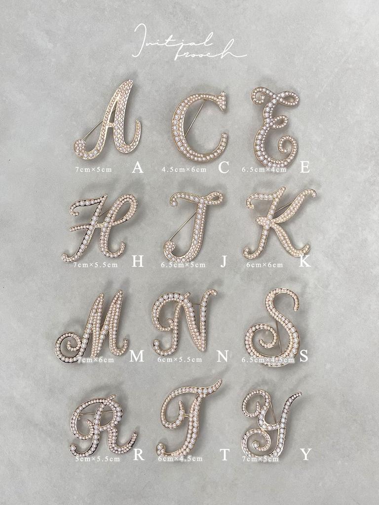 Pearl Brooch Initial Alphabet Pin Badge for Women [Gisele] (Initial M)