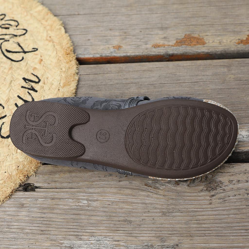 In, Pantofi de pescar, Pantofi simpli, Pantofi brodați, Stil etnic, Pantofi de mamă