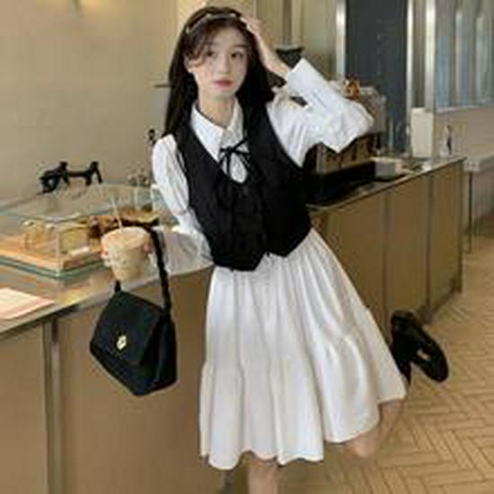 2024 Fall/Winter Heart Buckle Slimming Wool Coat with Peter Pan Collar