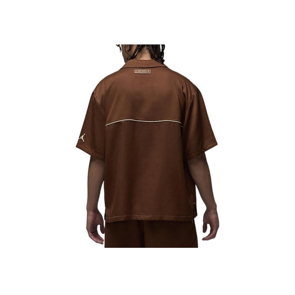 Jordan FW24 Bordado de Letras Logotipo de Marca Cuello de Punta Botones Camisa de Manga Corta para Hombre Marrón HM5040-259