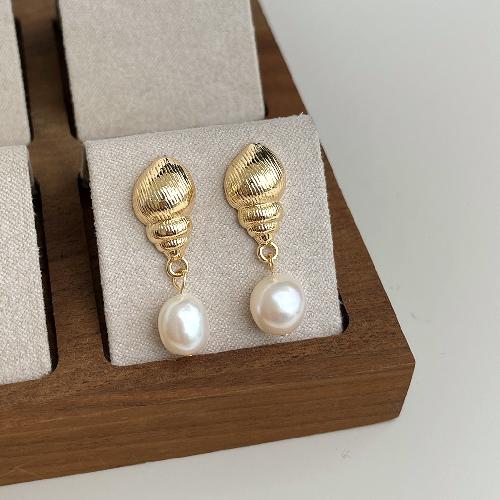 French Light Luxury Baroque Pearl Earrings Personality Fashion Temperament Freshwater Pearl Earrings Retro Earrings High-end Sense