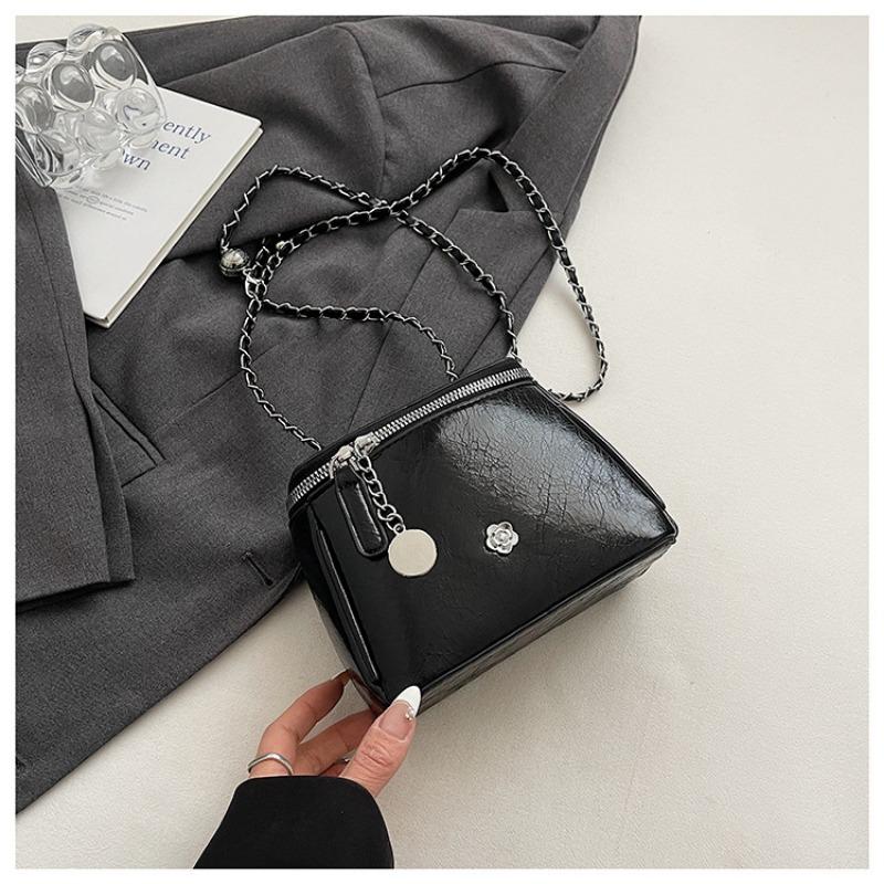 Fashion small bag women's new summer versatile chain messenger bag is now popular small square bag