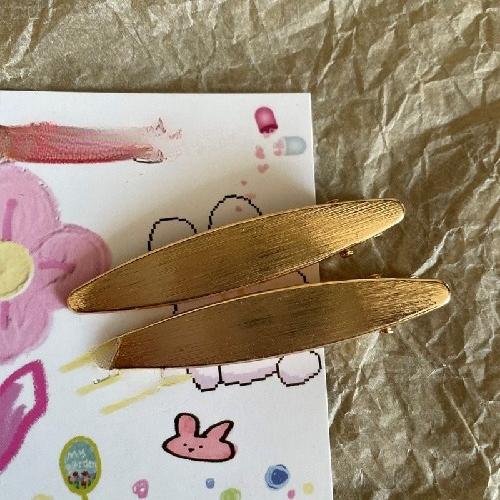 2pcs Metal Bangs Broken Hair One Word Duck Bill Shape Side Makeup Small Female Hairpin Hollow Gold and Silver Clip