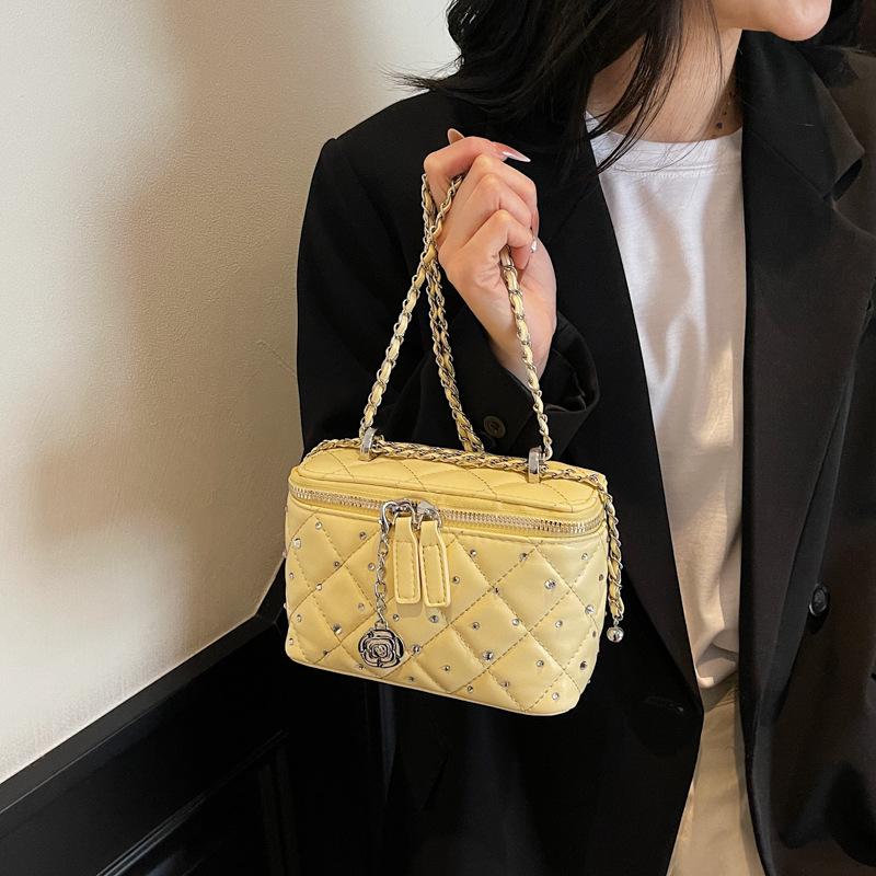 Korean version of fashionable Xiaoxiangfeng diamond chain bag women's bag 2025 new simple small square bag versatile messenger box bag