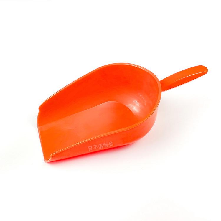 

Thickened Plastic Feed Shovel for Veterinary and Breeding Use: Ideal for Goose, Horse, Pig, and Chicken Feed; Free Engraving.