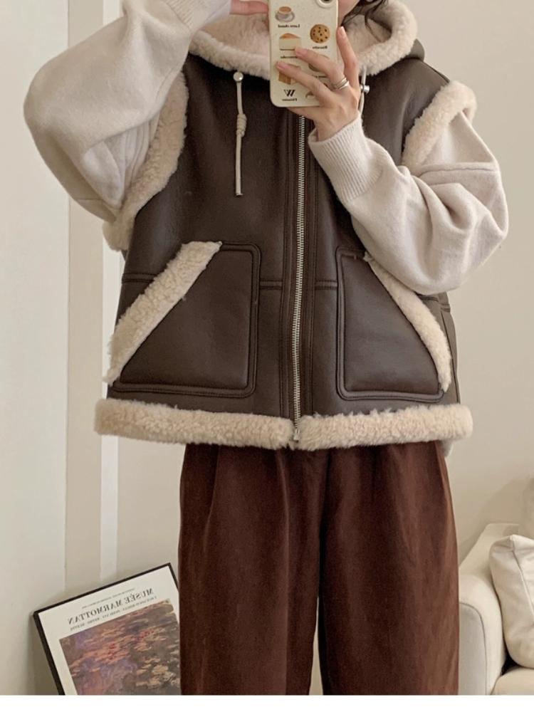 Winter Chic Vintage Leather Lamb Wool Waistcoat Women New Design Thick Hoodied Retro Coat Aesthetic Casual Street Fashion Jacket