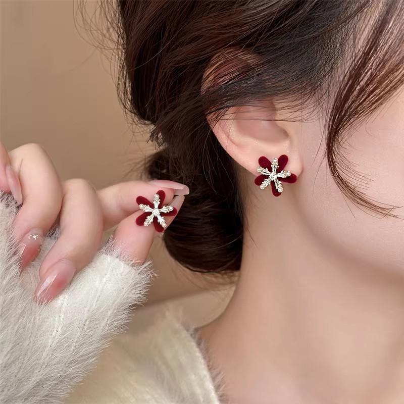Red Zircon Pearl Flower Stud Earrings for Women – Exquisite Niche Design, Versatile Light Luxury Ear Jewelry