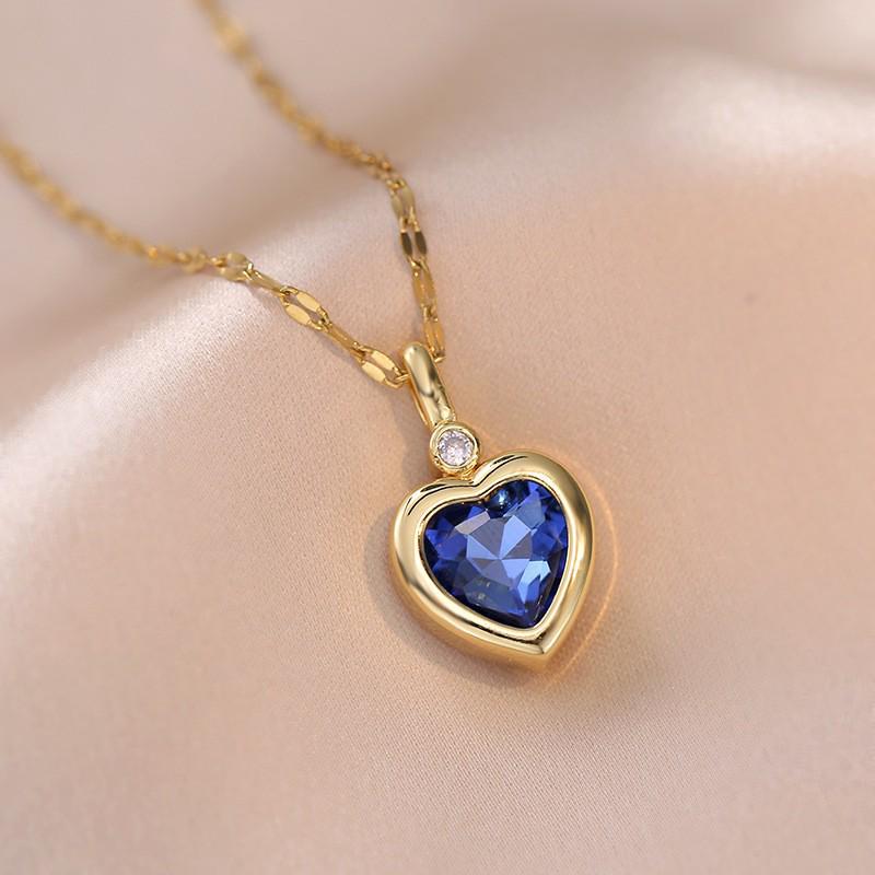 Women's Fashion Heart Pendant Necklace - Elegant, Simple Design, Versatile Clavicle Chain Jewelry