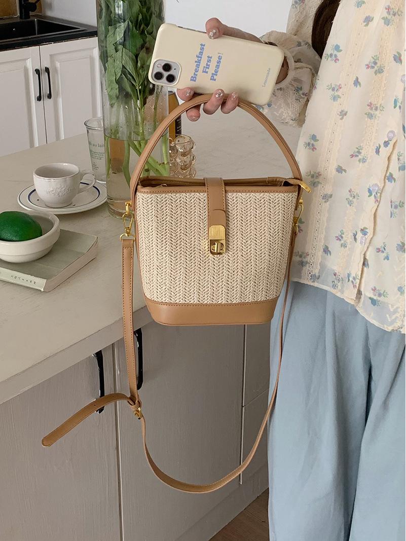 

Корейская повседневная плетеная соломенная сумка-тоут через плечо - стиль для отпуска 2025 для женщин абрикосовый