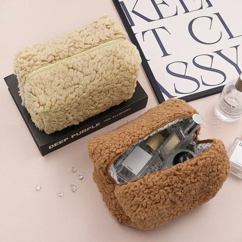 Neceser pequeño de lana de cordero, bonito organizador de maquillaje de peluche, estuche para lápices kawaii, monedero de viaje, almacenamiento para el hogar