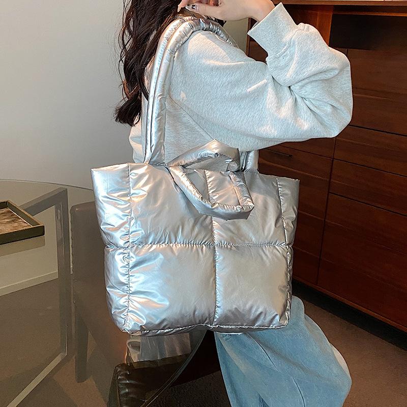 Large capacity lightweight down bag women's 2025 new versatile simple cotton clothes shoulder bag casual portable tote bag
