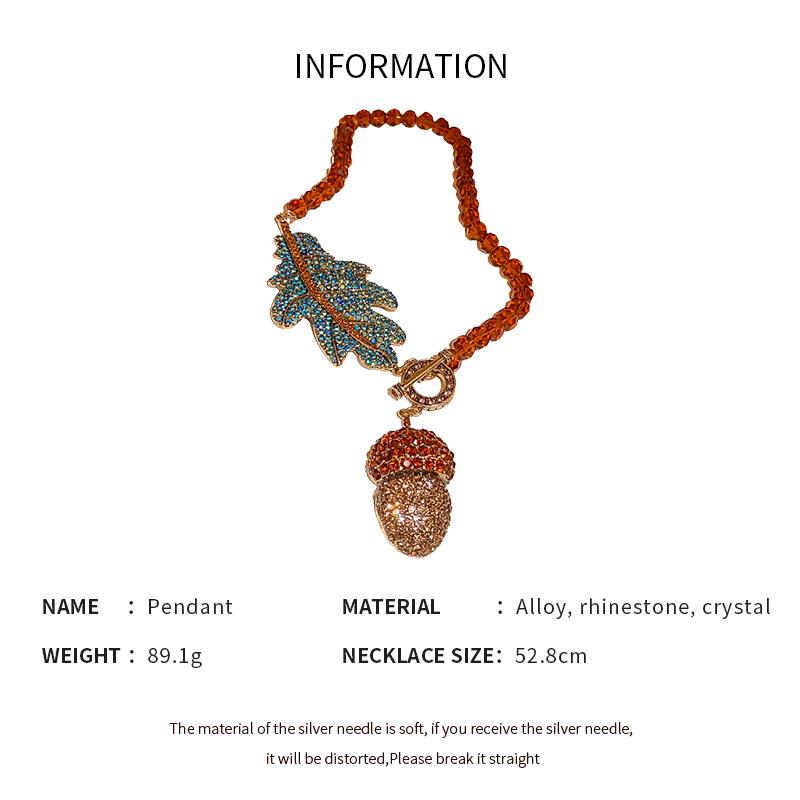 Medieval Style Rhinestone Pinecon Buckle Necklace for Women Design Clavicle Crystal Necklaces Light Luxury Party Zircon