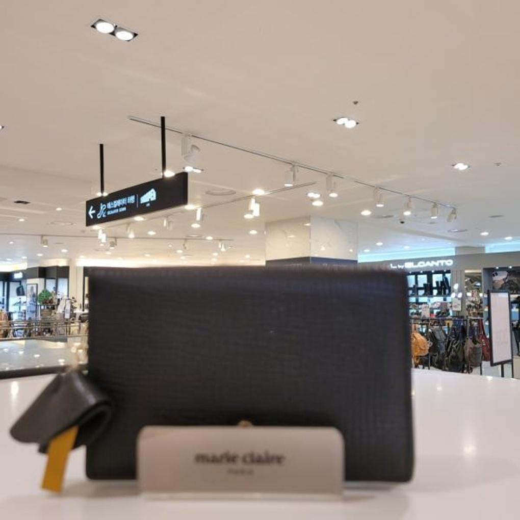 Mari Eclaire Gyeongsan Branch Highly Recommended Comfortable Cowhide Medium Wallet 210419