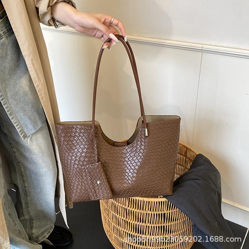 Tote bag women's large-capacity simple shoulder bag bag new texture fashionable work commuter bag women's bag