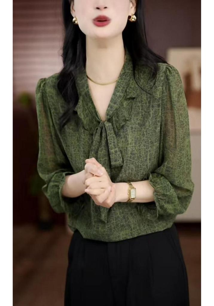 Elegant Plus Size Green Floral Chiffon Bow Top for Women