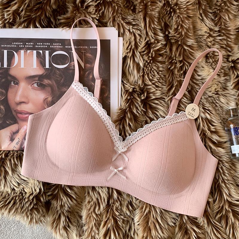 Cloud Cream Floral Lingerie: Wire-Free Push-Up Bra with Side Support