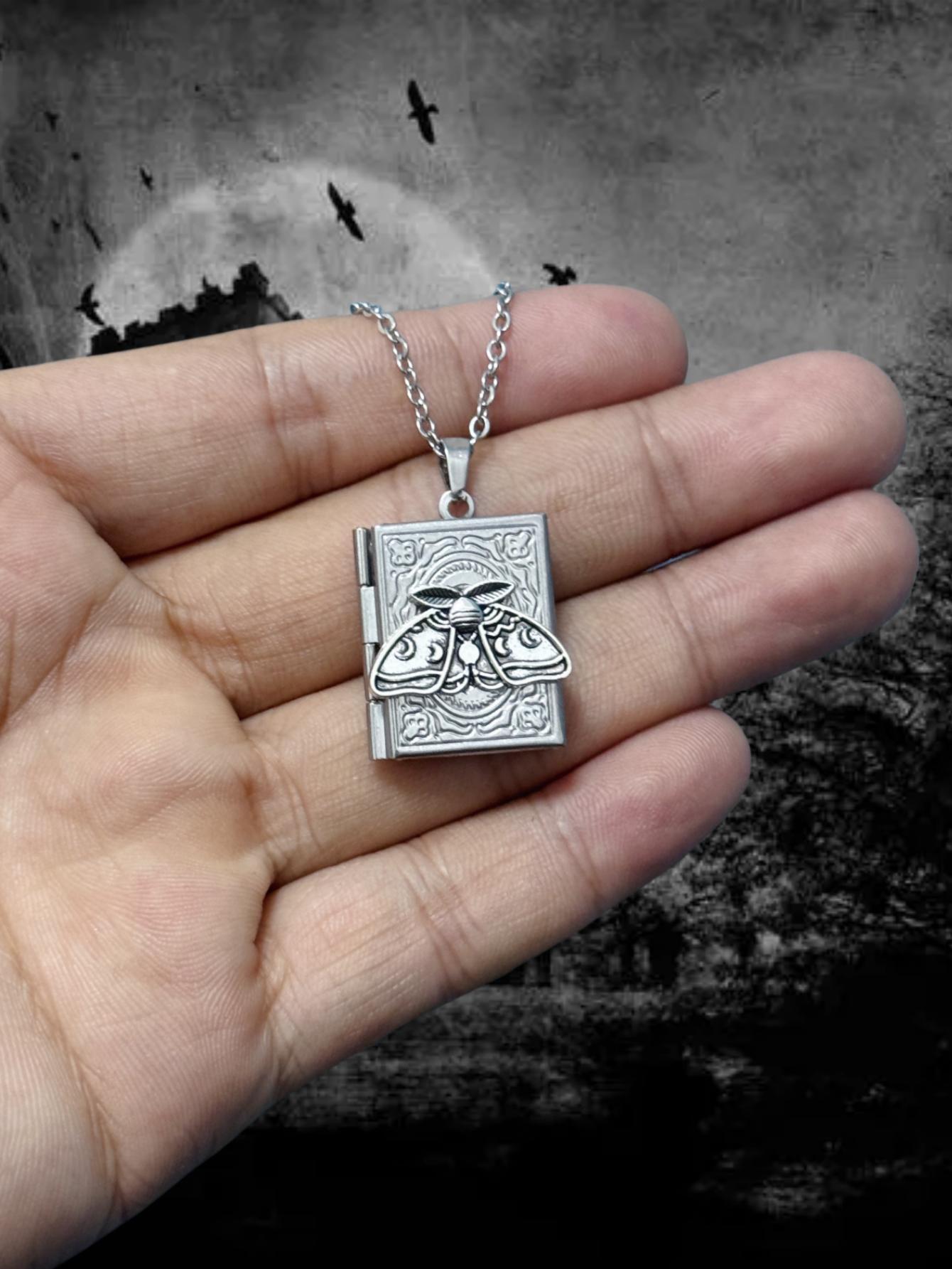 

Готическое серебряное ожерелье с черепом мотылька и цепочкой для ключицы