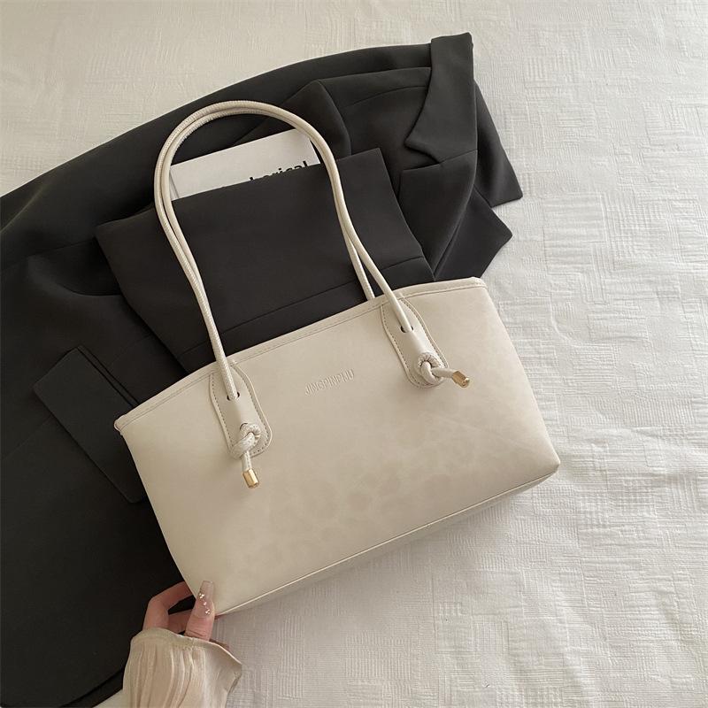 

Retro commuter large-capacity underarm bag women s new fashion shoulder bag simple personality portable tote bag