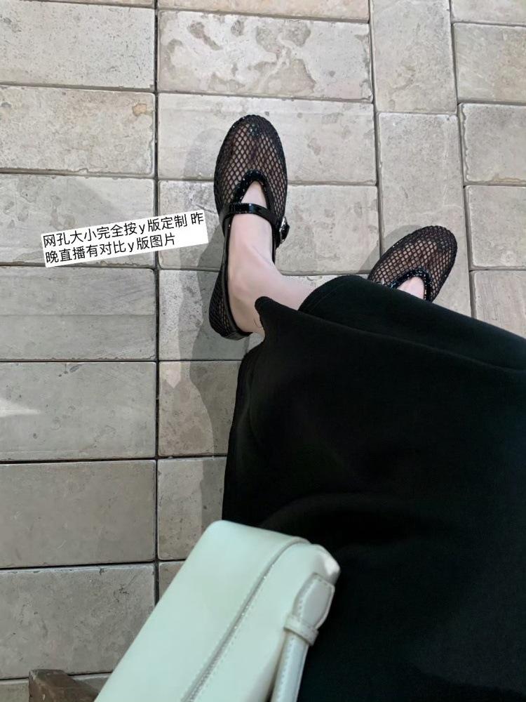 

Lambskin soft sole sparkling rhinestone one-word buckle Mary Jane shoes women s 2025 summer new shallow mouth flat-soled single shoes 40
