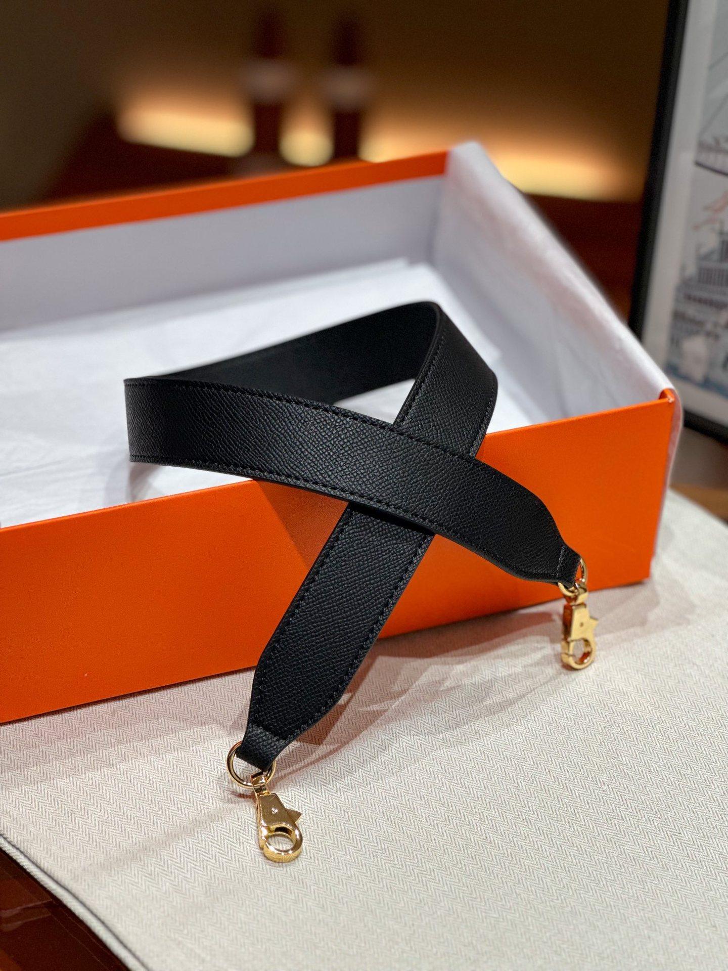 

Lagerfeld Epsom Wide Leather Strap With High-Grade Leather Edge Handcrafted Exquisite Single Leather Cowhide Adjustable Strap Wide Leather Strap One size