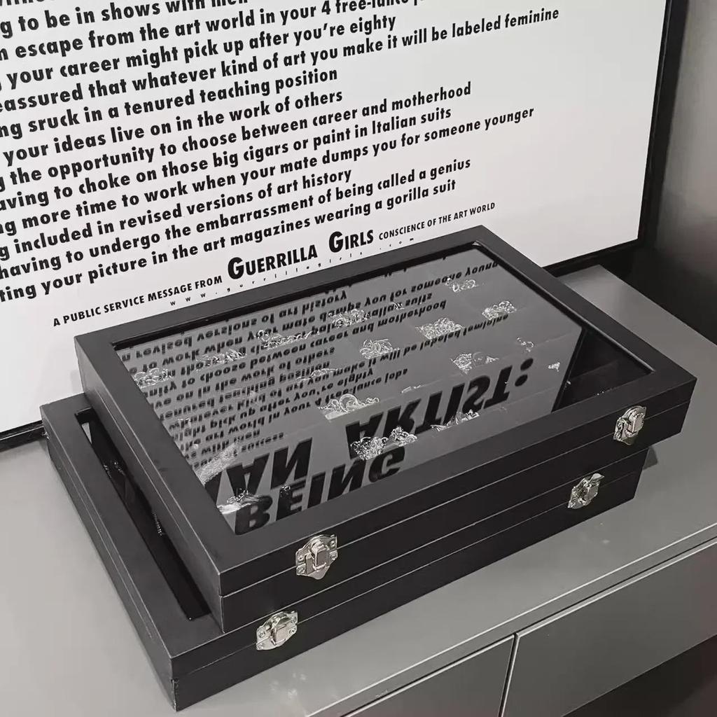 Schwarze Samt-Schmuckschatulle mit Gitter und Deckel - Hochwertige staubdichte Aufbewahrung für Halsketten, Ringe und Ohrringe