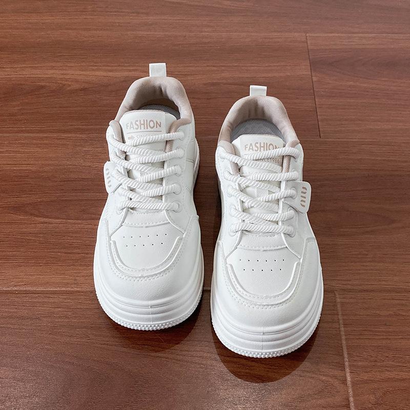 

Маленькая белая обувь детская осенняя новинка - это универсальная спортивная обувь для отдыха студенток, уличная съемка 40