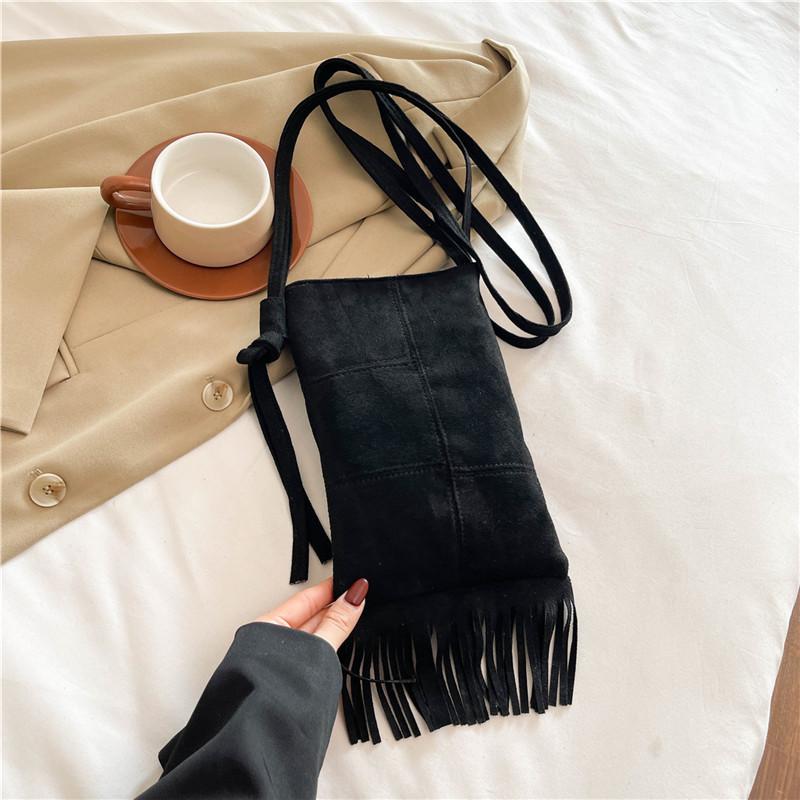 2025 new suede niche design new women's bag bohemian American fringed bag matte messenger
