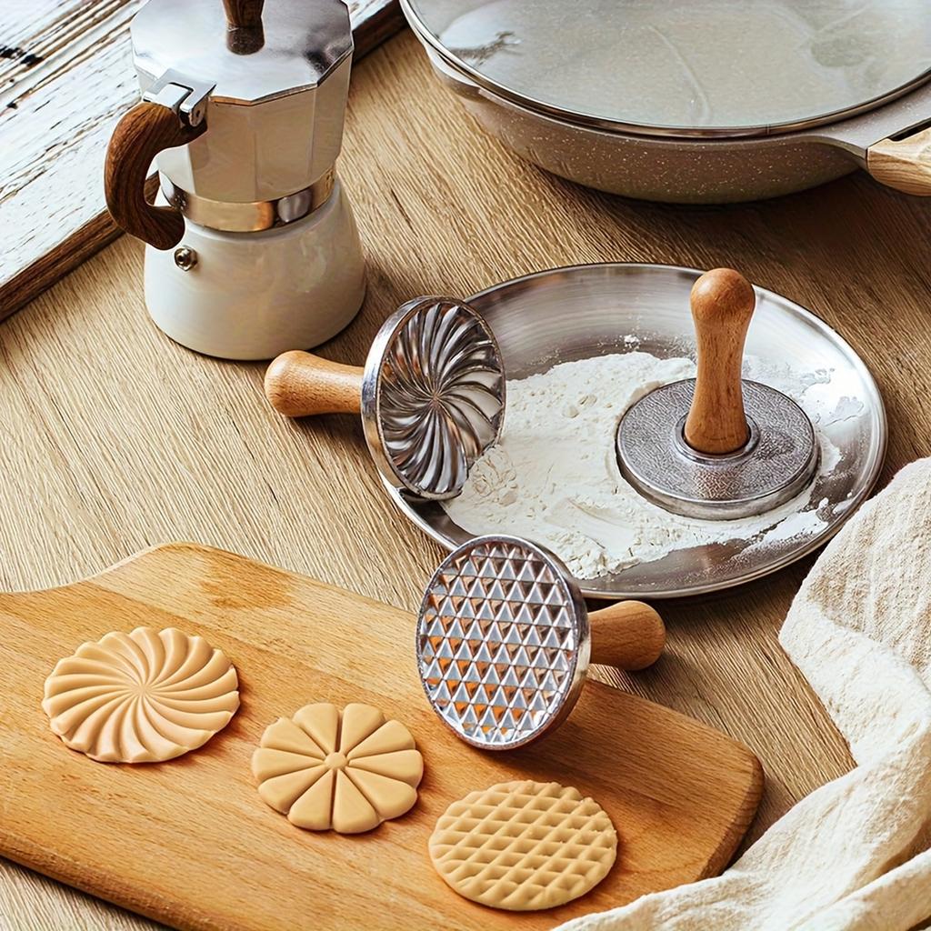 Metal Cookie Cutter Baking Tool Set with Wooden Handle for Shaping Dough and Creating Decorative Patterns