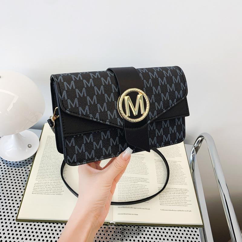 Autumn new simple messenger bag niche underarm bag women's fashion shoulder bag casual small square bag