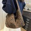 Leopard Print Canvas Bag For Women With Large Capacity And Magnetic Closure For Daily Use