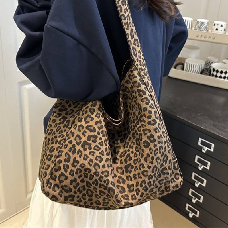 Leopard Print Canvas Bag For Women With Large Capacity And Magnetic Closure For Daily Use