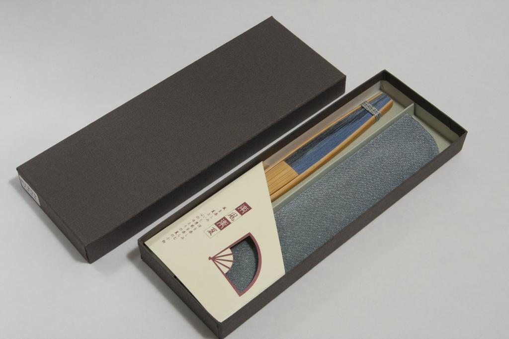 Folding Owl Design for Good Fortune and Made by Kyoto Comes with Fan Case and Paper Box [Hasegawa] Men's Fan, Wealth, Craftsmen,
