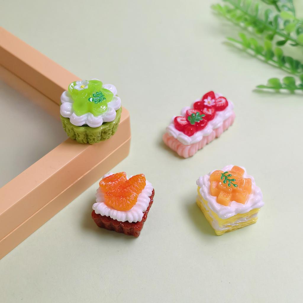 100Pcs Mini Cake Decorations Ornaments 3D Artificial Fruit Cake Dessert Miniature Doll House Food Toys for Landscape Party Decor