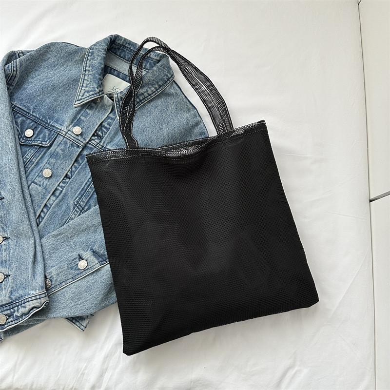 Fashionable Women's Tote Bag With Stylish Design And Spacious Capacity For Daily Use