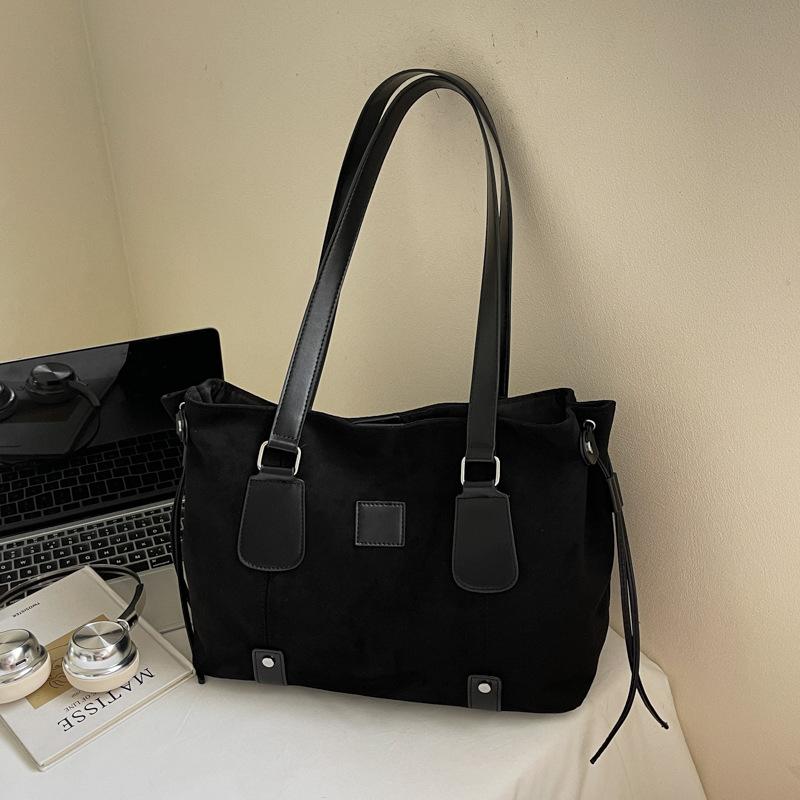 A High-capacity Hand-held Tote Bag with A High Aesthetic Level A French Niche Commuter Underarm Single-shoulder Bag