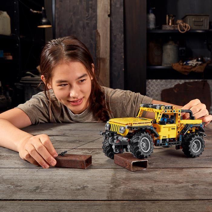 LEGO® Technic 42122 Jeep Wrangler Rubicon Modèle de collection de 4x4, SUV tout-terrain, jeu de construction de véhicule