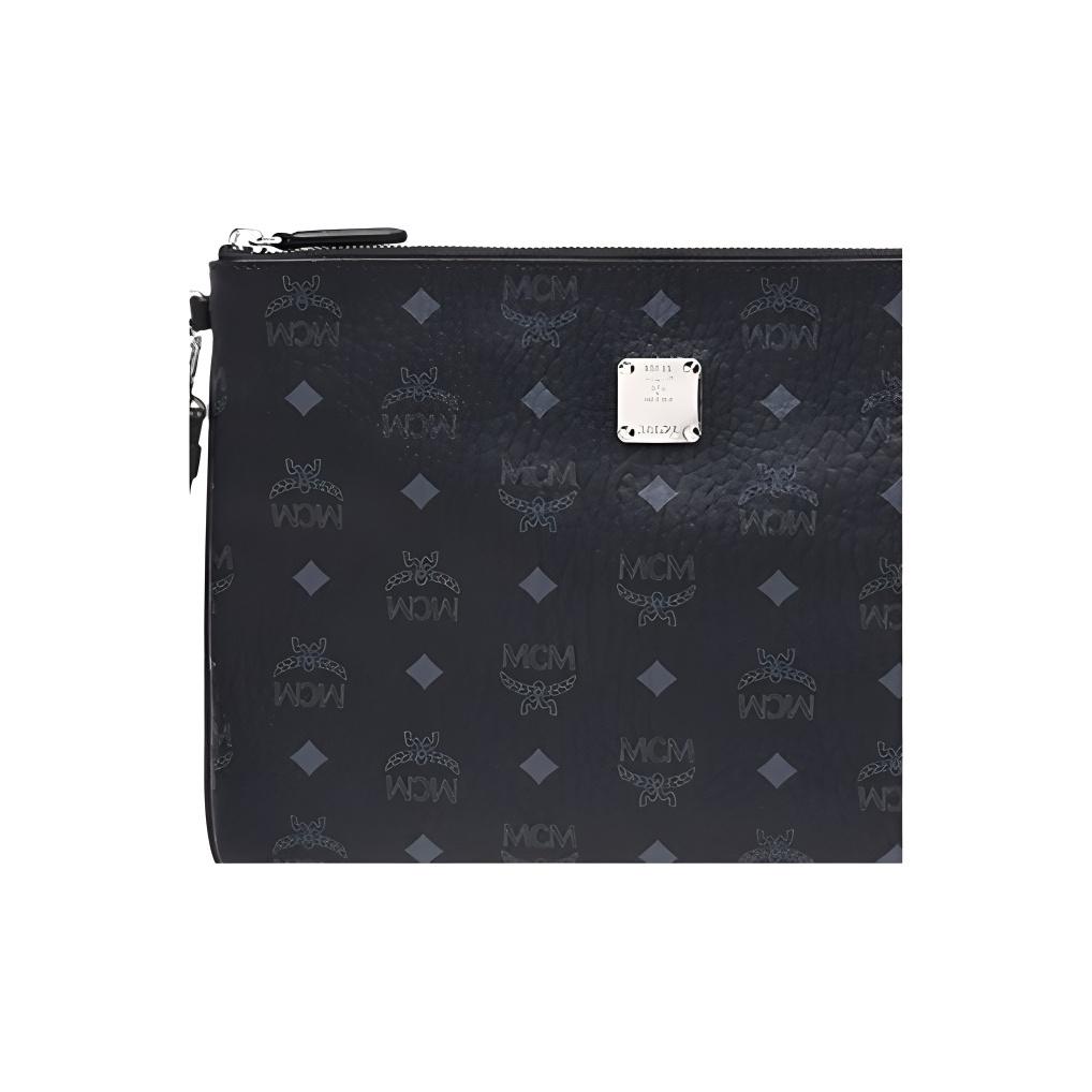 MCM Pochette Nera con Monogramma Visetos con Cinturino da Polso e Targhetta Argentata per Uso Quotidiano e Serale
