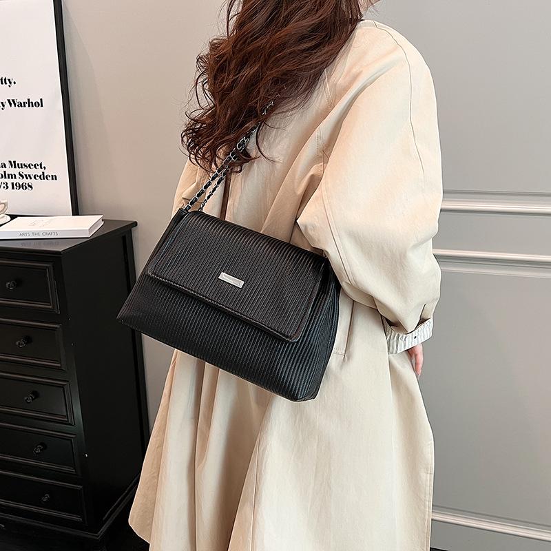 Large-capacity Underarm Bag Women's Spring and Autumn New Fashion Oblique Span Bag Niche Texture Chain Shoulder Bag