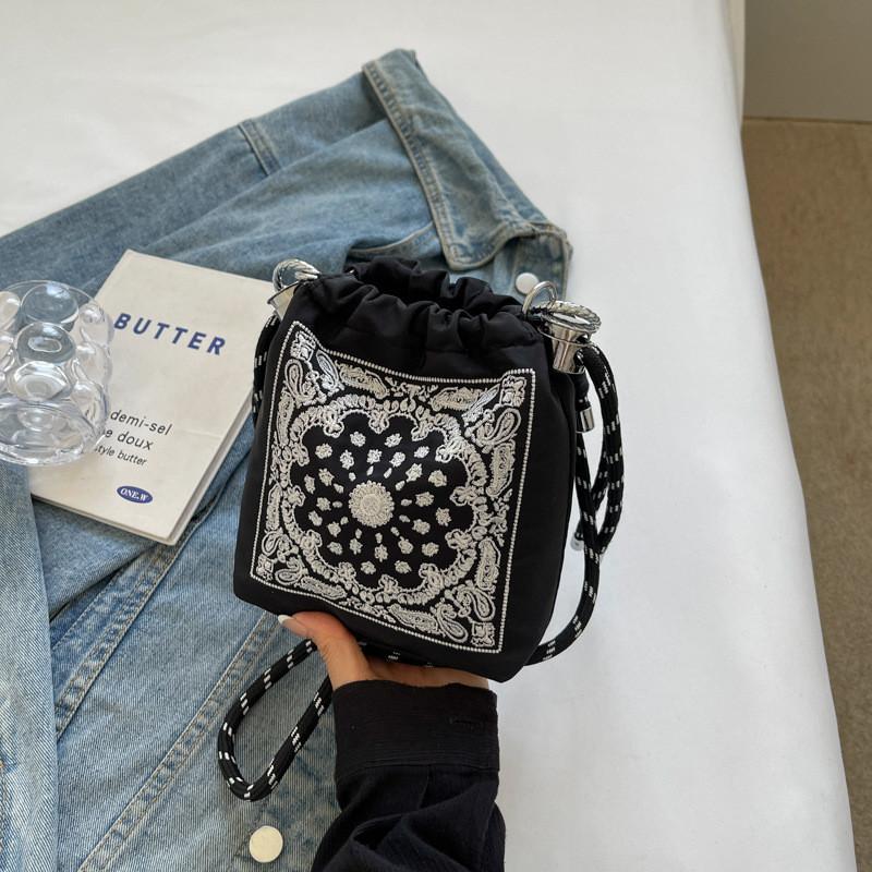 IELGY Simple Embroidered Cloth Bag All-Match Shoulder Messenger Bag