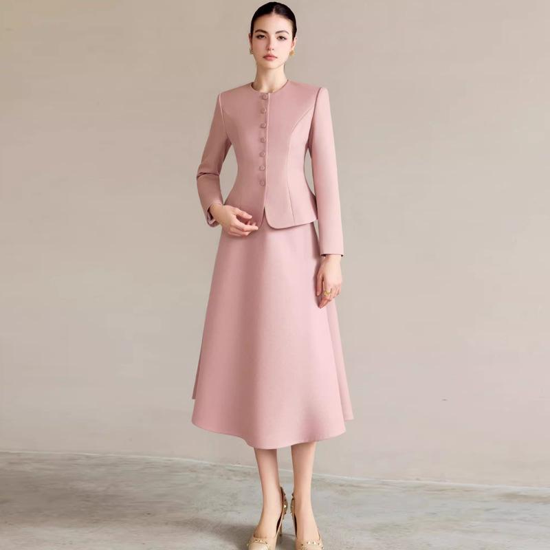 

2025 Spring Collection: Elegant Pink Two-Piece Suit for Professional Wear M